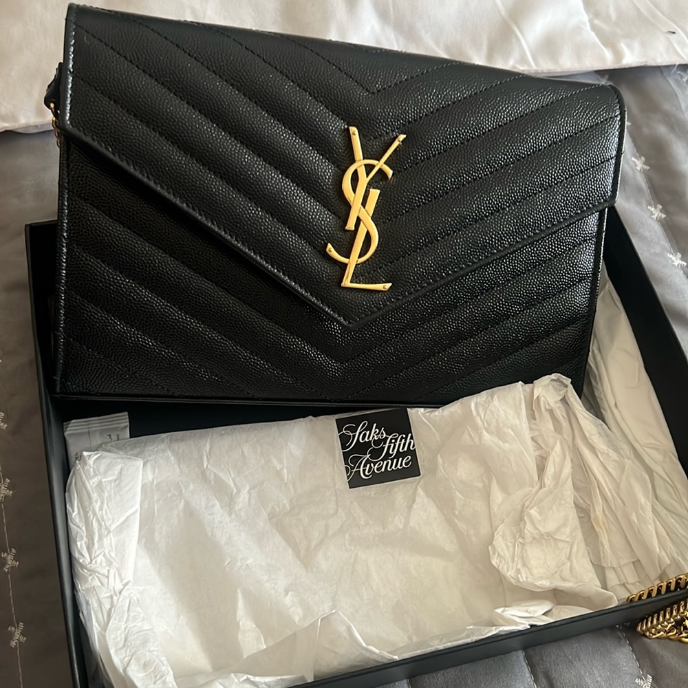SOLD🛑 YSL clutch in black